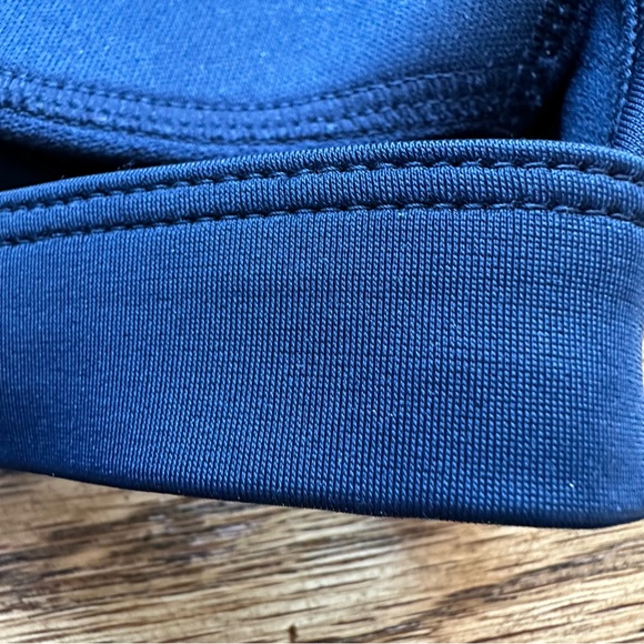 Boden Women’s Wireless bikini top blue And Ivory size 6 with ruffles And ruching - Picture 14 of 16